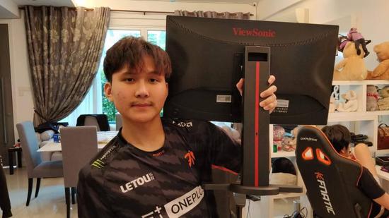 58岁阿姨勇闯电竞赛场展现不凡实力